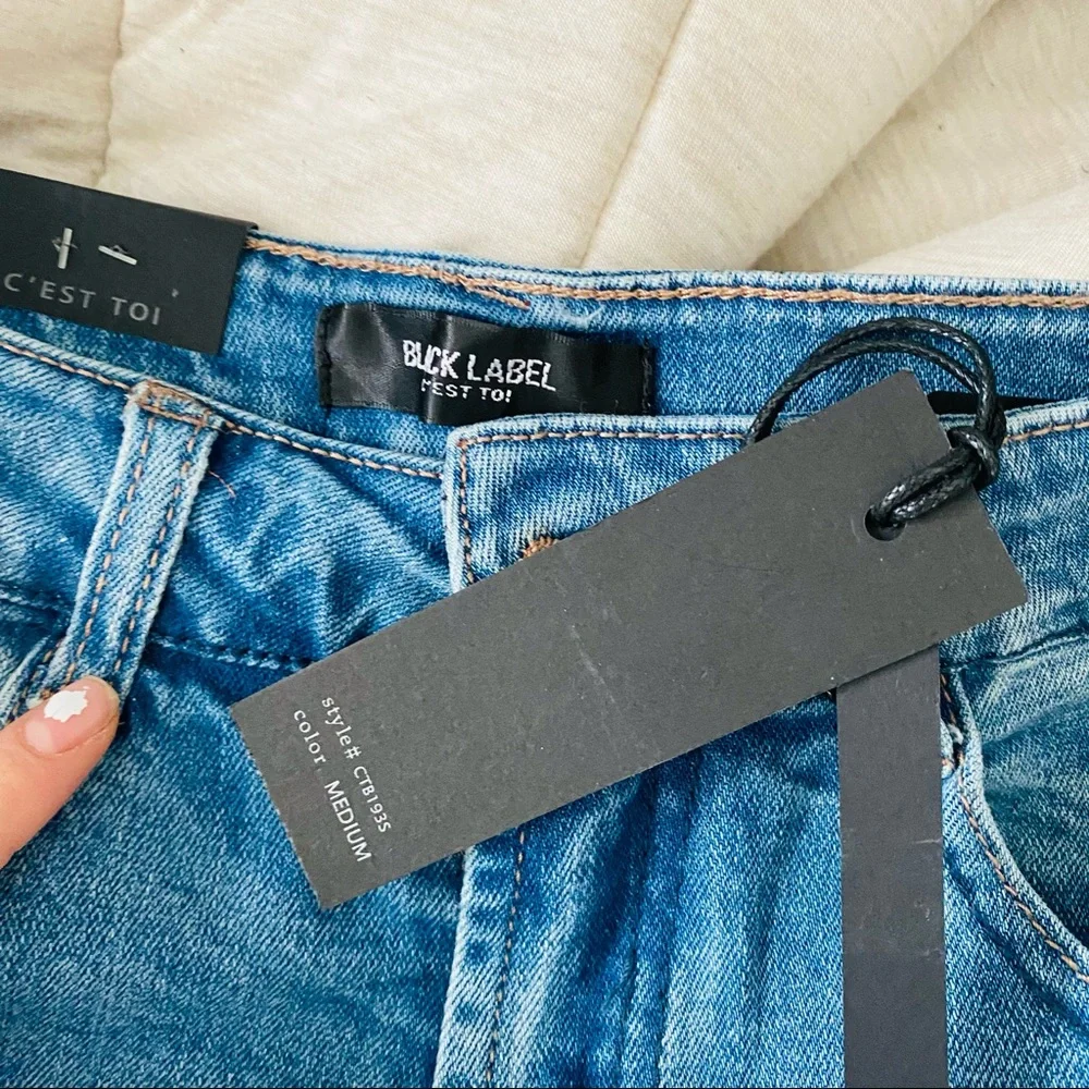 Distressed jean shorts - Picture 6 of 6